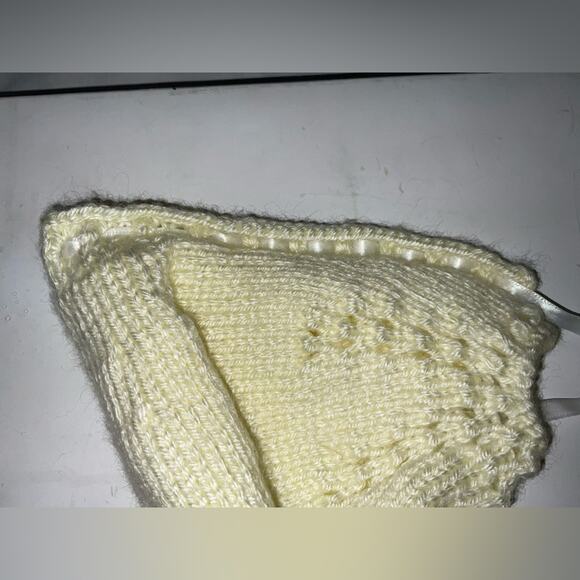 NEW HANDMADE CREAM WHITE KNITTED BABY NEWBORN BONNET CAP WITH RIBBON TIE - Picture 11 of 13